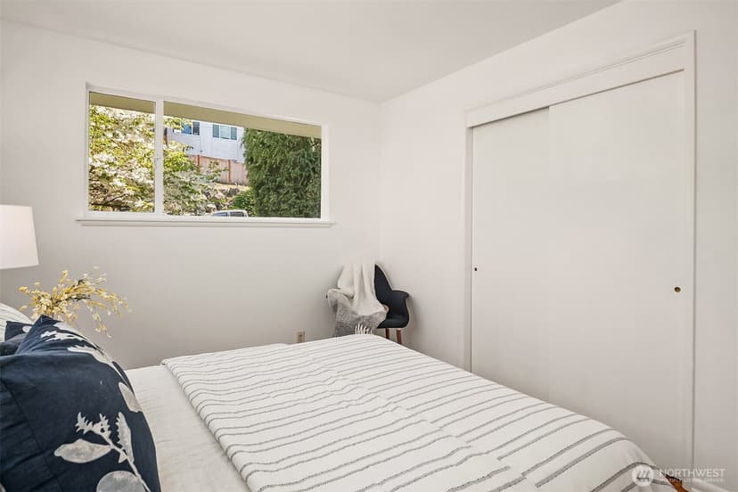 Property photo for 1403 W Dravus Street, Seattle photo 19
