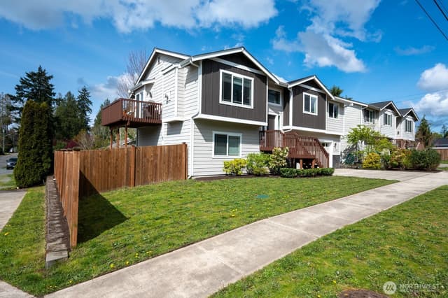 Property photo for 14605 20th Avenue NE, Shoreline photo 2