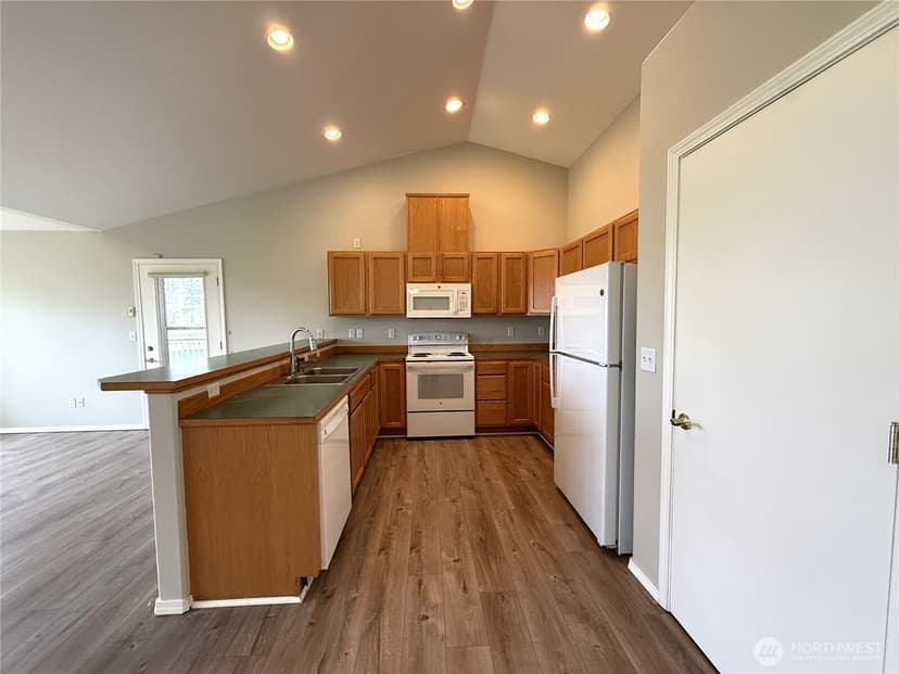 Property photo for 381 Dolphin Avenue NE, Ocean Shores photo 13