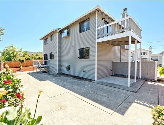 Property photo for 6750 28th Avenue S, Seattle photo 2