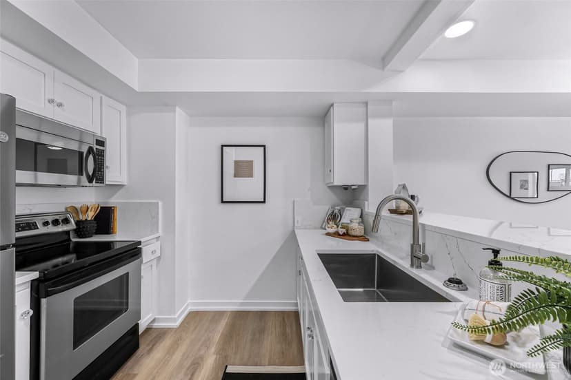 Property photo for 1909 10th Avenue W #203, Seattle photo 5