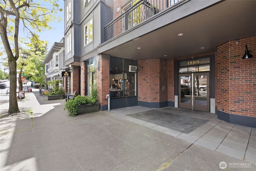 Property photo for 1909 10th Avenue W #203, Seattle photo 21