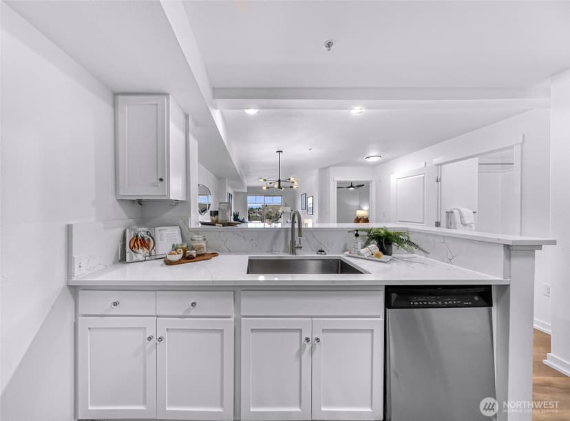 Property photo for 1909 10th Avenue W #203, Seattle photo 6