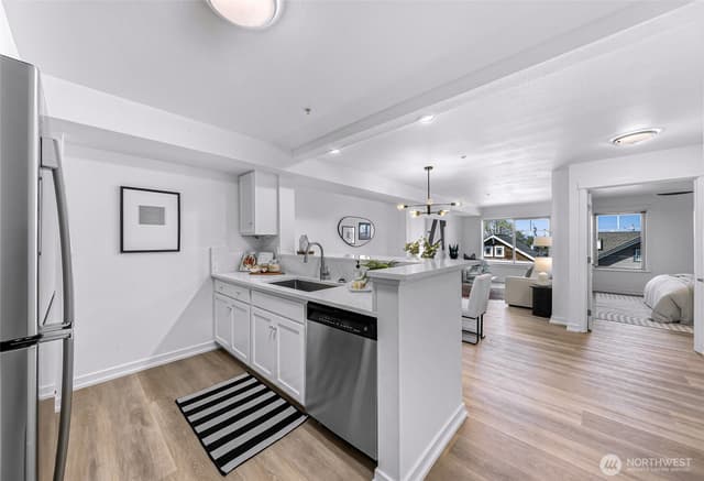 Property photo for 1909 10th Avenue W #203, Seattle photo 4