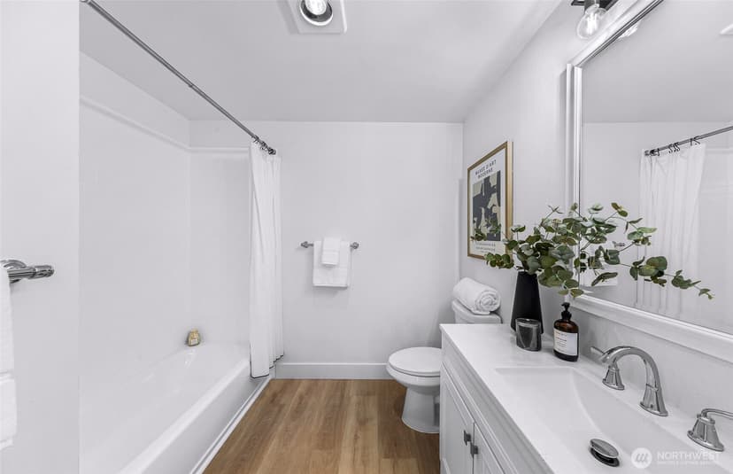 Property photo for 1909 10th Avenue W #203, Seattle photo 12