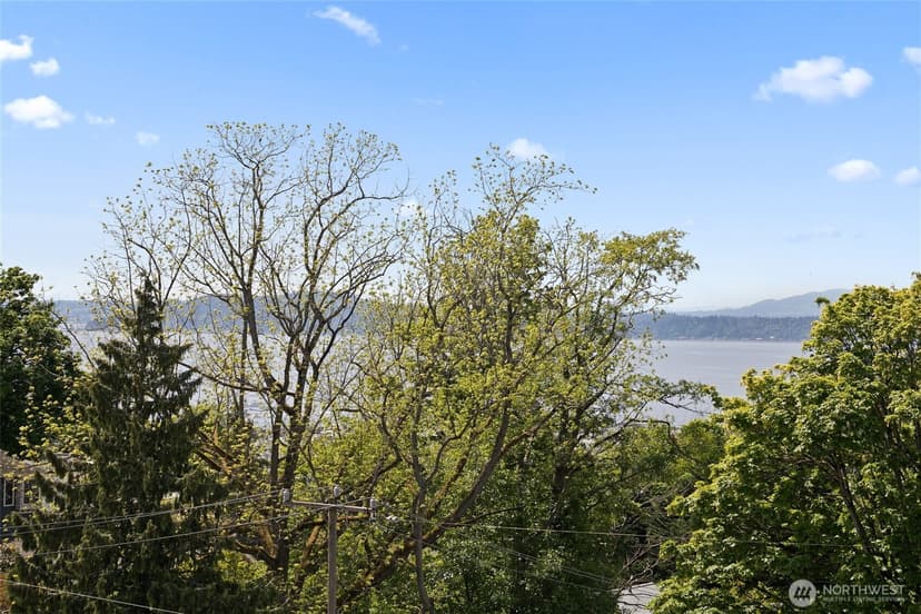 Property photo for 1909 10th Avenue W #203, Seattle photo 16