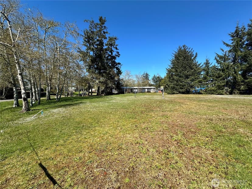 Property photo for 732 Edgewood Avenue NE, Ocean Shores photo 9