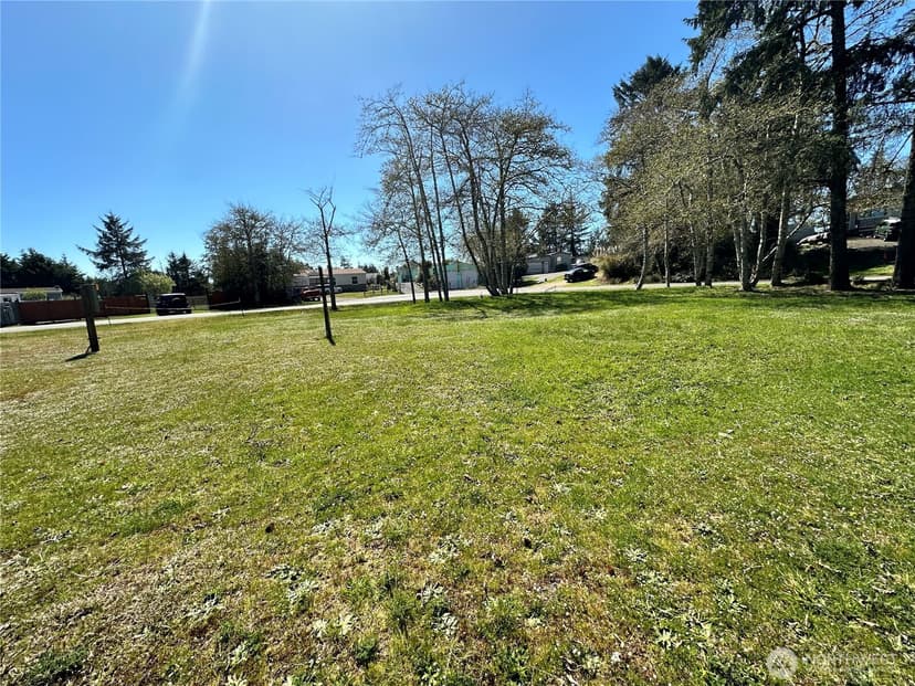 Property photo for 732 Edgewood Avenue NE, Ocean Shores photo 16