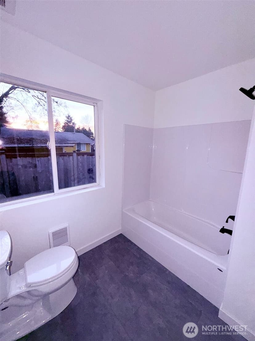 Property photo for 2508 58th Avenue NE, Tacoma photo 9