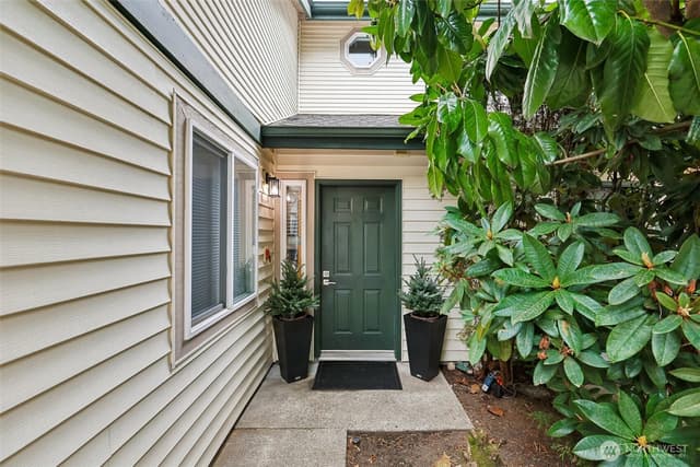 Property photo for 6929 NE 170th Street #8, Kenmore photo 2
