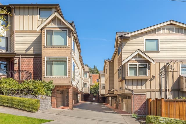Property photo for 924 2nd Avenue W, Seattle