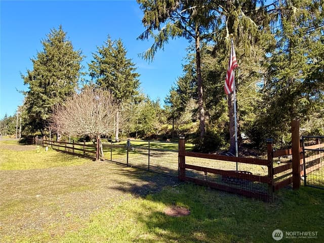 Property photo for 1004 Discovery Avenue SE, Ocean Shores photo 4