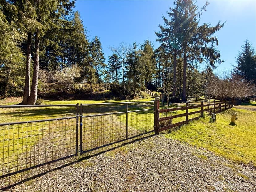Property photo for 1004 Discovery Avenue SE, Ocean Shores