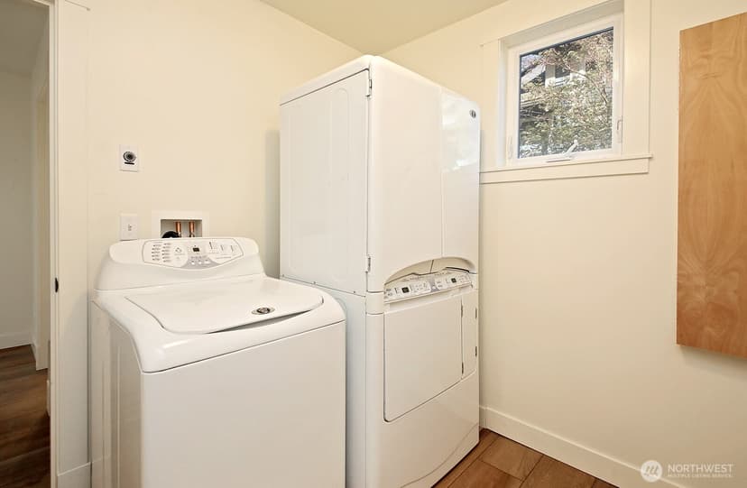 Property photo for 1074 Village Loop, Langley photo 23