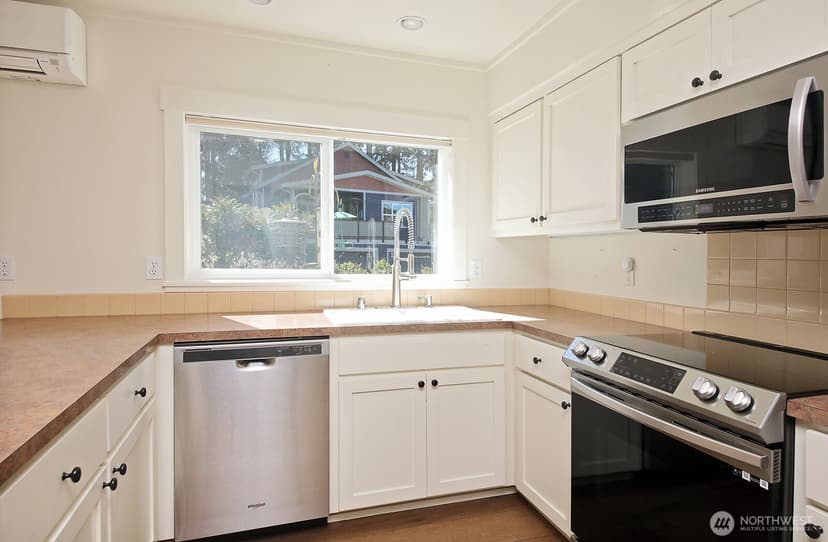 Property photo for 1074 Village Loop, Langley photo 13