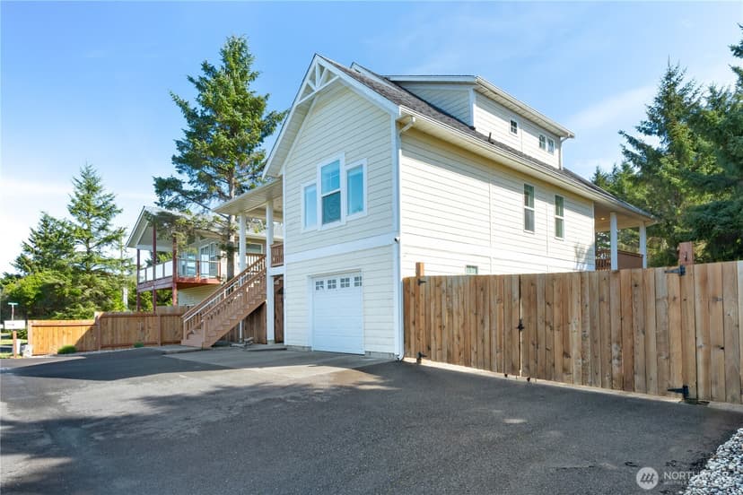 Property photo for 190 Ocean Shores Boulevard SW, Ocean Shores photo 32