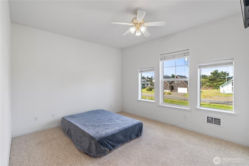 Property photo for 190 Ocean Shores Boulevard SW, Ocean Shores photo 12