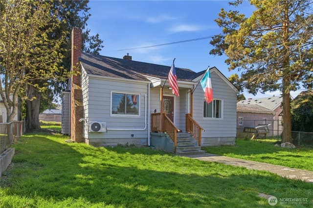 Property photo for 4610 E C Street, Tacoma photo 2