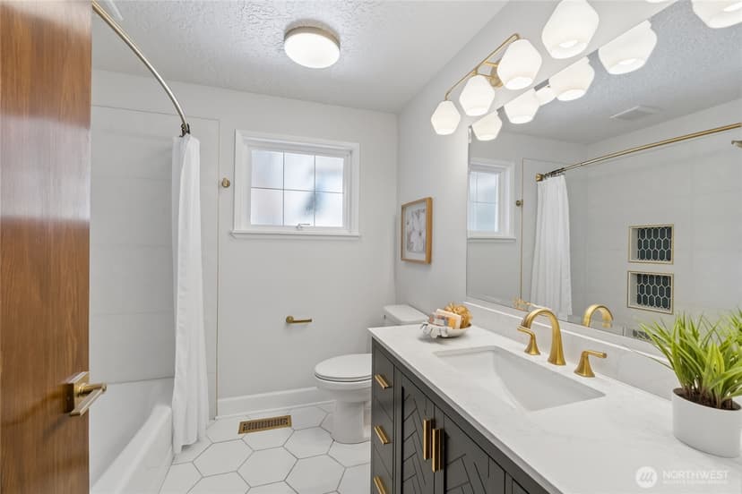 Property photo for 18832 1st Place SW, Normandy Park photo 23
