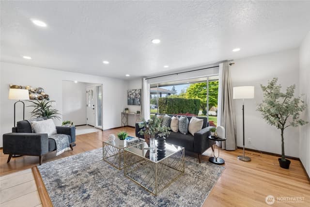 Property photo for 18832 1st Place SW, Normandy Park photo 4