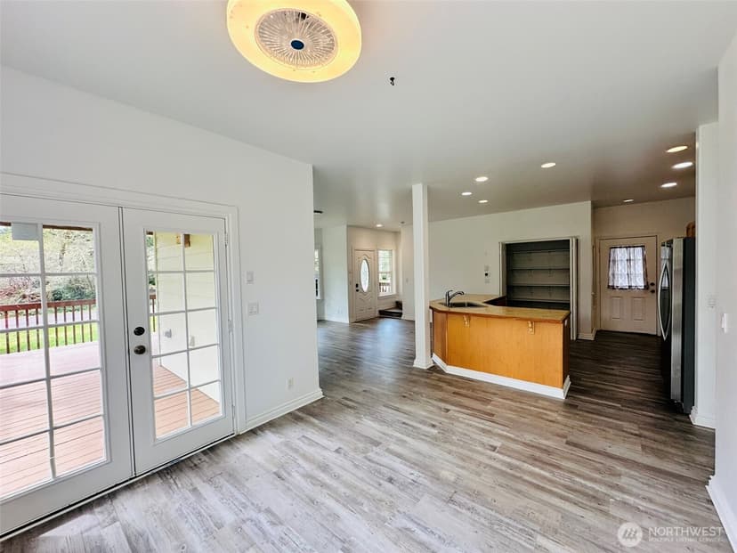 Property photo for 830 Discovery Avenue SE, Ocean Shores photo 9