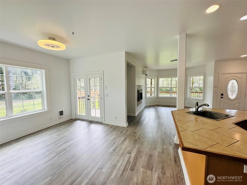 Property photo for 830 Discovery Avenue SE, Ocean Shores photo 8
