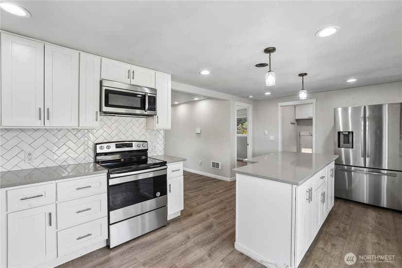 Property photo for 4501 Yew Lane SW, Lakewood photo 7