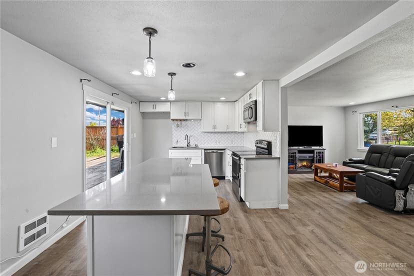 Property photo for 4501 Yew Lane SW, Lakewood photo 5