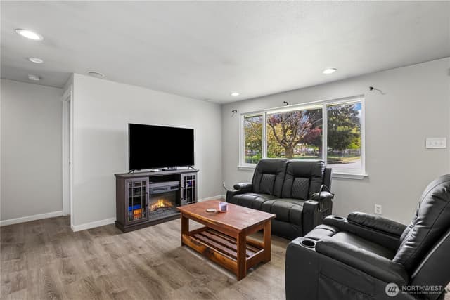 Property photo for 4501 Yew Lane SW, Lakewood photo 3