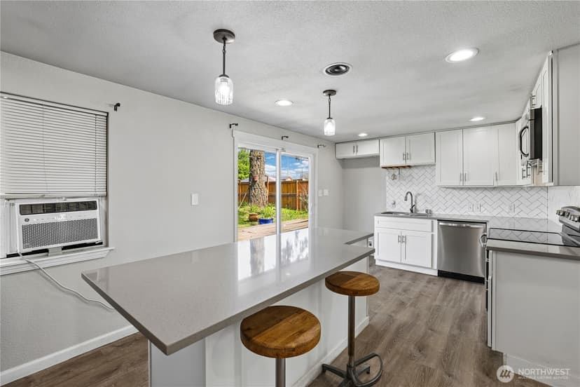 Property photo for 4501 Yew Lane SW, Lakewood photo 8