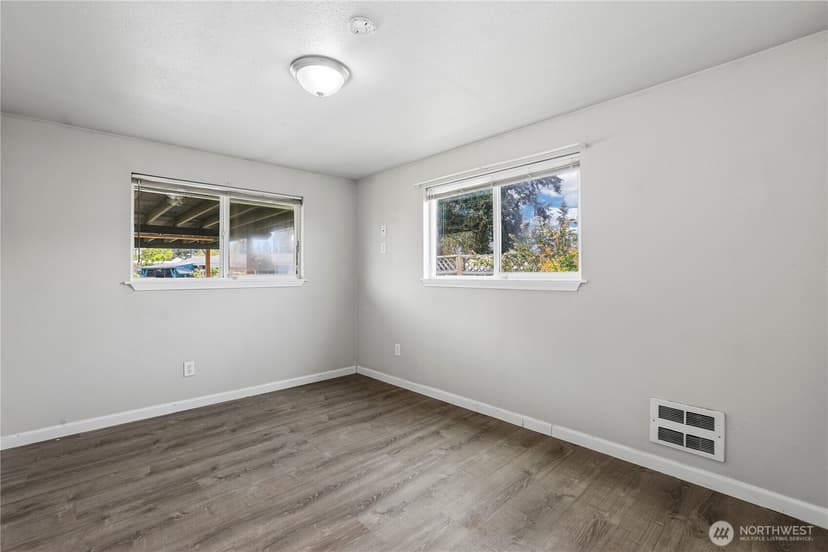 Property photo for 4501 Yew Lane SW, Lakewood photo 11