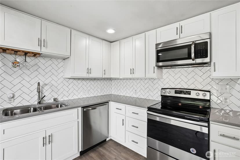 Property photo for 4501 Yew Lane SW, Lakewood photo 6