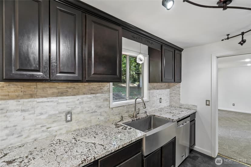 Property photo for 28601 SE 225th Street, Maple Valley photo 11