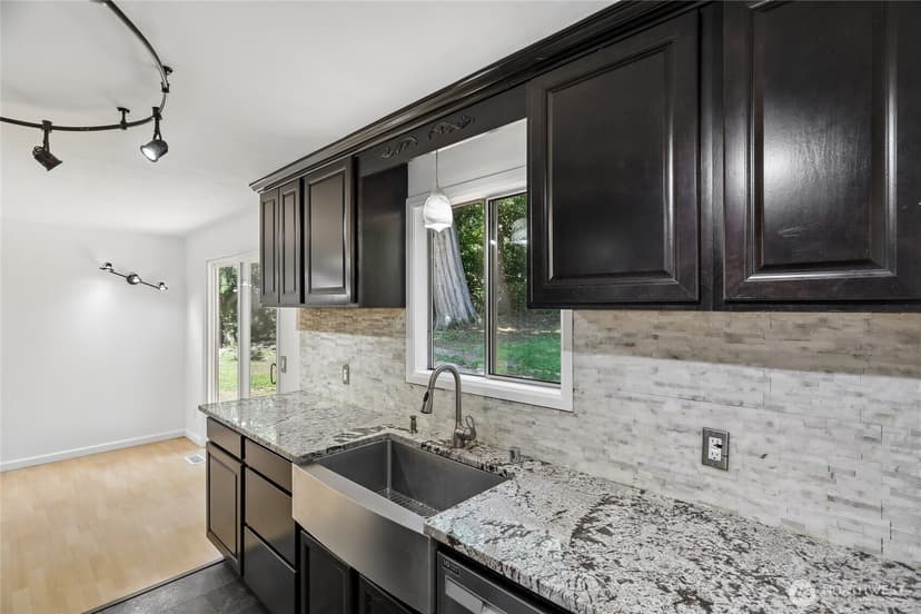 Property photo for 28601 SE 225th Street, Maple Valley photo 10