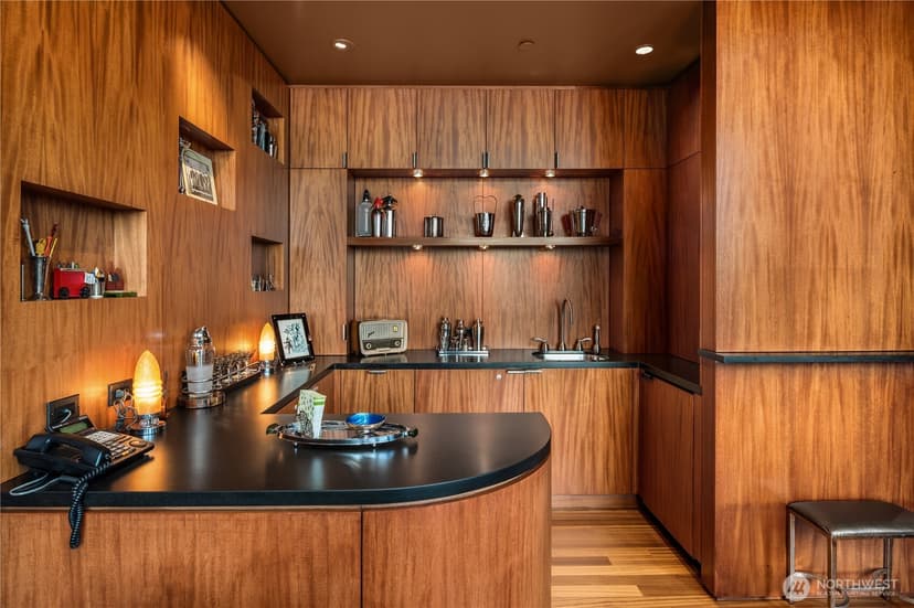 Property photo for 415 Shoreland Drive SE, Bellevue photo 13