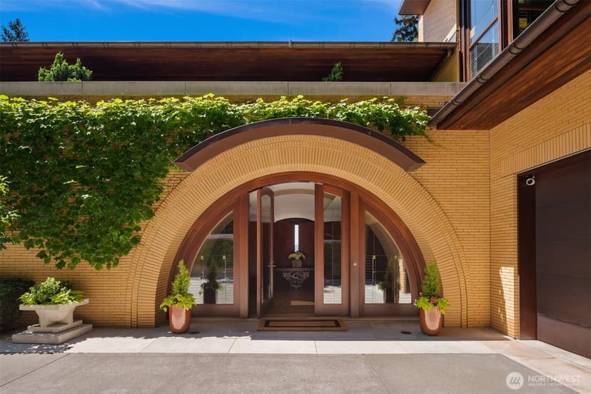 Property photo for 415 Shoreland Drive SE, Bellevue photo 6