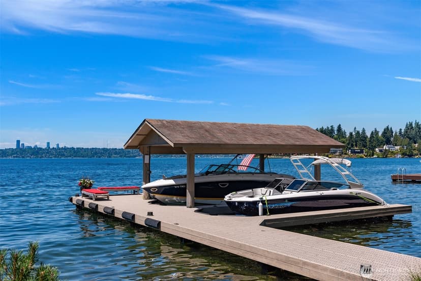 Property photo for 415 Shoreland Drive SE, Bellevue photo 32