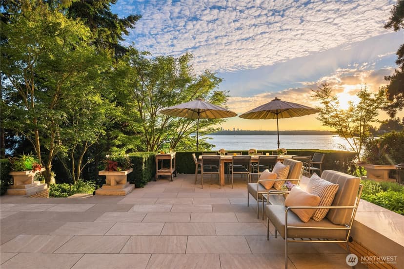 Property photo for 415 Shoreland Drive SE, Bellevue photo 30
