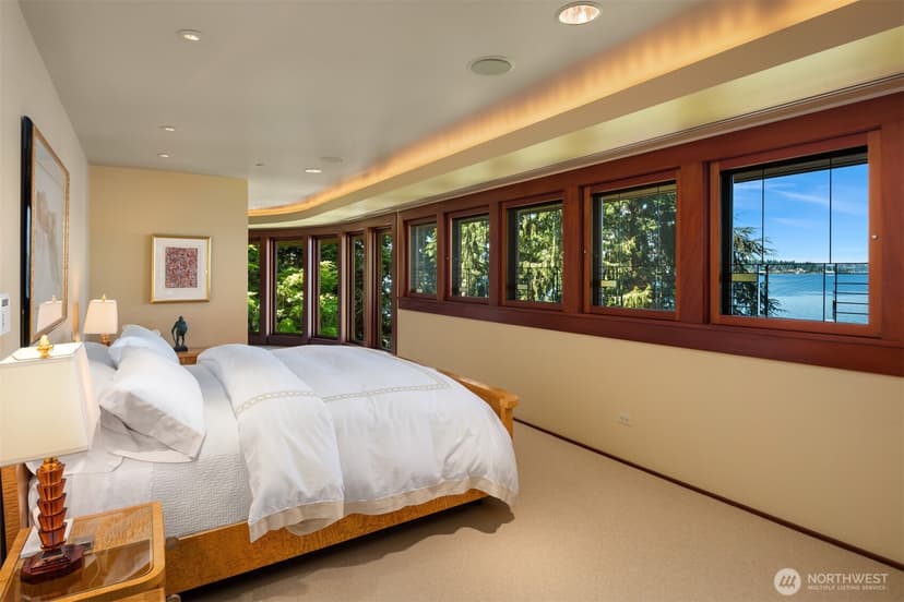Property photo for 415 Shoreland Drive SE, Bellevue photo 21