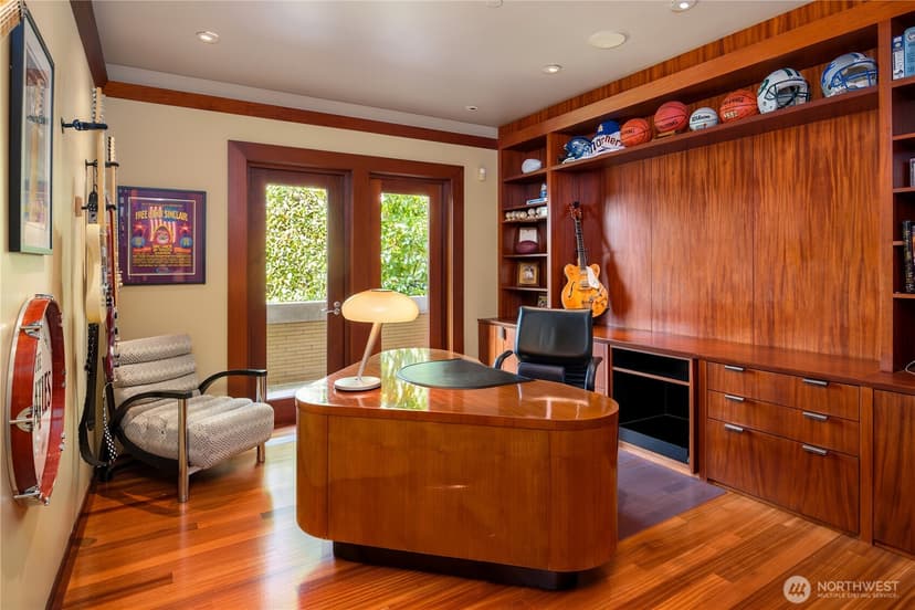 Property photo for 415 Shoreland Drive SE, Bellevue photo 18