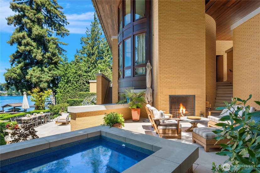 Property photo for 415 Shoreland Drive SE, Bellevue photo 5