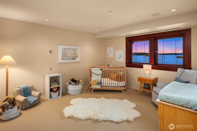 Property photo for 415 Shoreland Drive SE, Bellevue photo 24