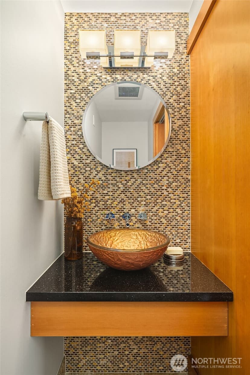 Property photo for 2833 W Viewmont Way W, Seattle photo 17