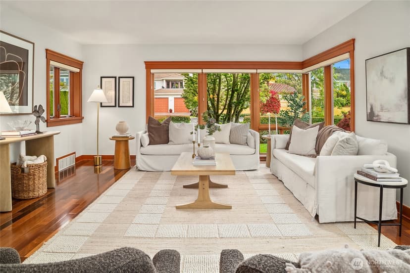 Property photo for 2833 W Viewmont Way W, Seattle photo 6