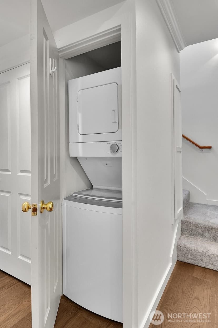 Property photo for 1800 10th Avenue W #1800, Seattle photo 12