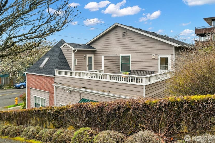 Property photo for 1800 10th Avenue W #1800, Seattle photo 17