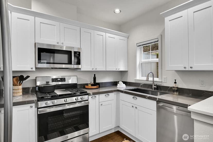Property photo for 1800 10th Avenue W #1800, Seattle photo 9