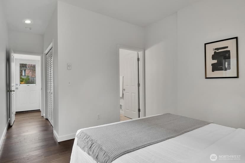 Property photo for 1800 10th Avenue W #1800, Seattle photo 14