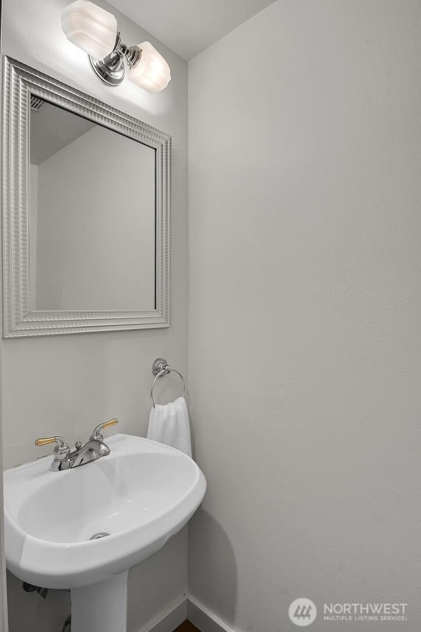 Property photo for 1800 10th Avenue W #1800, Seattle photo 11