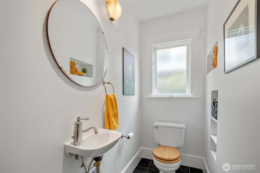 Property photo for 2621 2nd Avenue N, Seattle photo 22